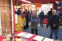 Am 10.12.25 auf dem Düsseldorfer Weihnachtsmarkt - Dosenwerfen